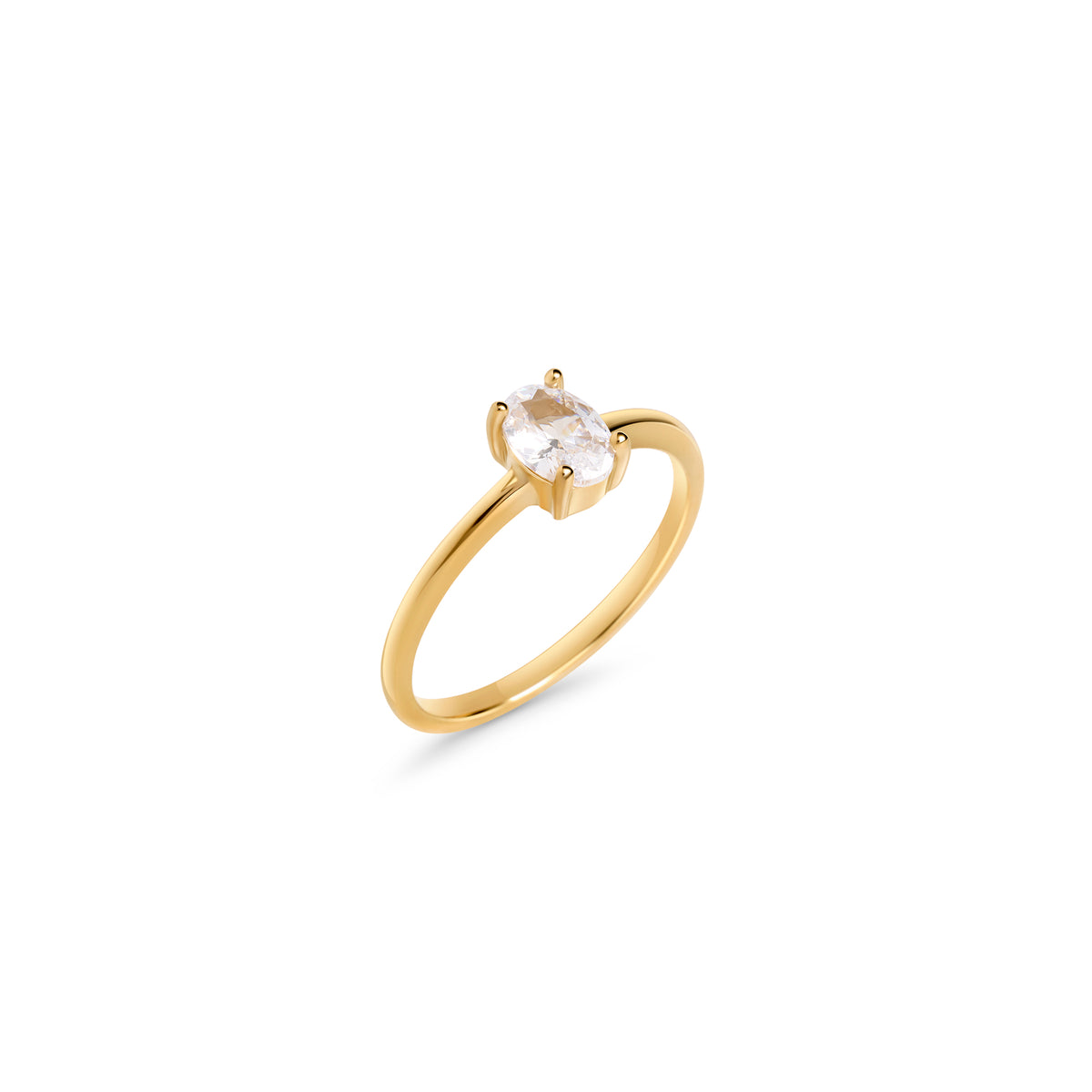 Delicate gold ring set with a single oval clear stone on a white background. Nickel-free, waterproof & tarnish-resistant stainless steel ring for sensitive skin, minimalist luxury jewelry by Mia Bijoux Canada.
Bague délicate dorée sertie d'une seule pierre transparente ovale sur fond blanc. Bague en acier inoxydable sans nickel, résistante à l'eau et anti-ternissement pour peaux sensibles, bijouterie de luxe minimaliste par Mia Bijoux Canada.