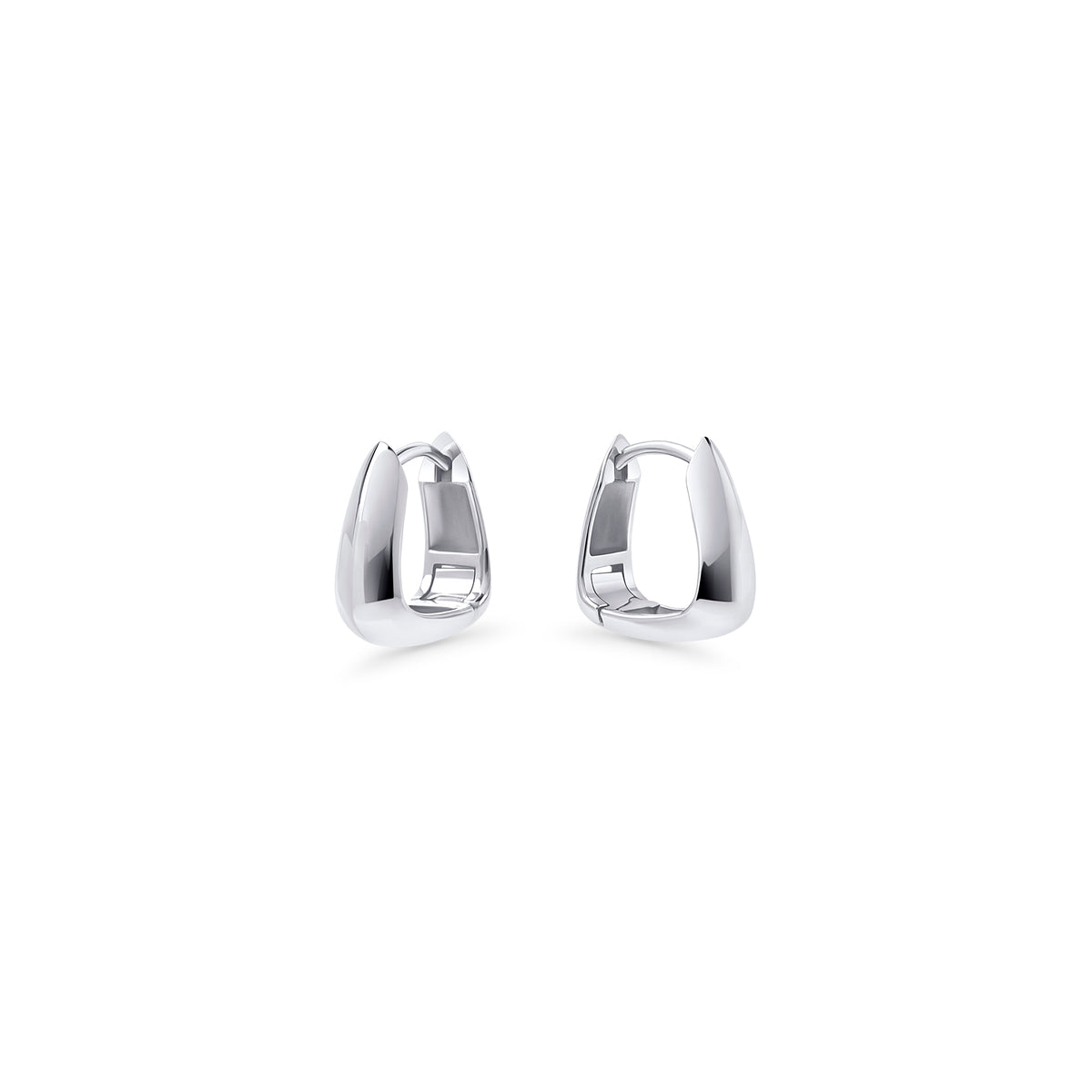 Safe for skin stainless steel triangle huggie earrings MIAJWL boucles d'oreilles dormeuses triangle acier inoxydable argent sans danger pour les oreilles Mia Bijoux 